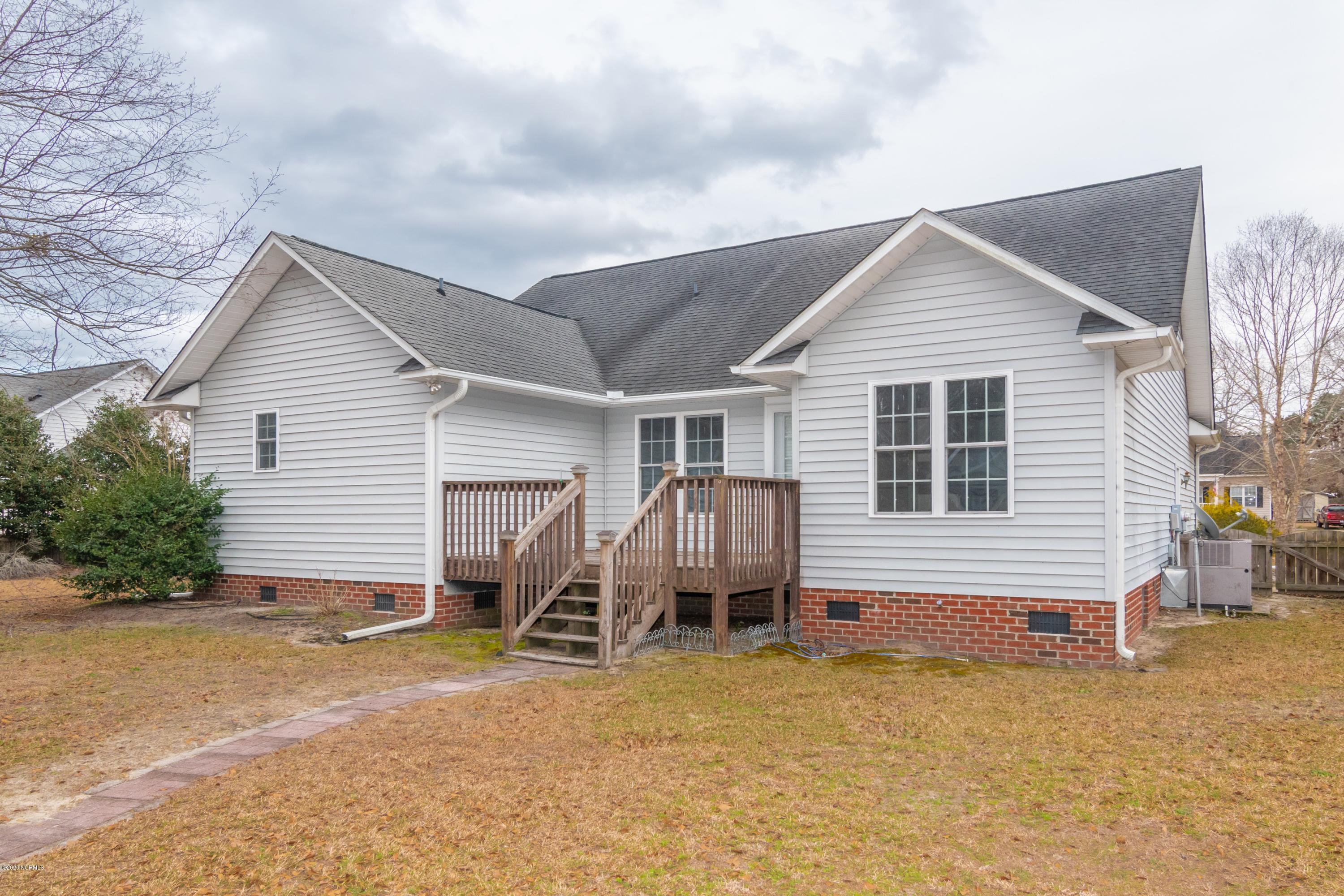 117 Pirate Cove Road Washington, NC 27889 - Photo 4 of 27 004 Back Deck