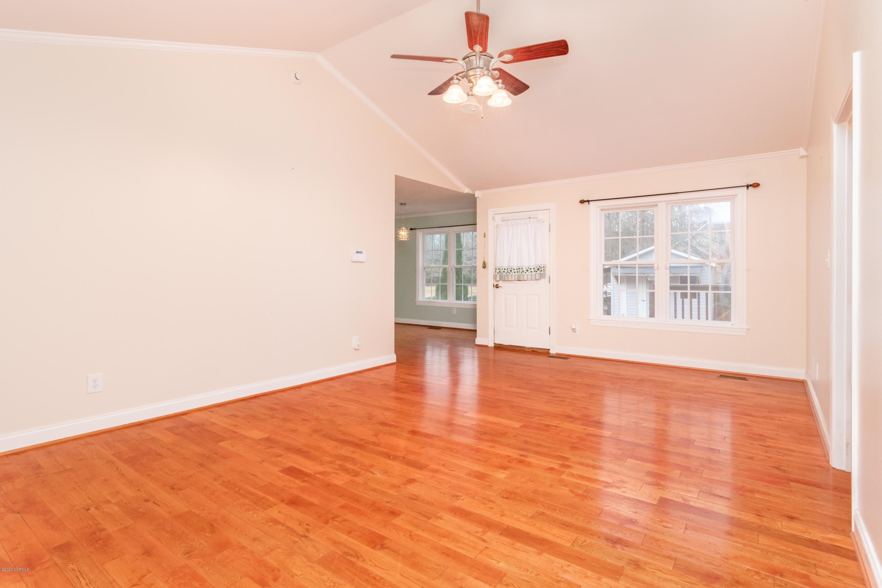 117 Pirate Cove Road Washington, NC 27889 - Photo 8 of 27 010 Living Room