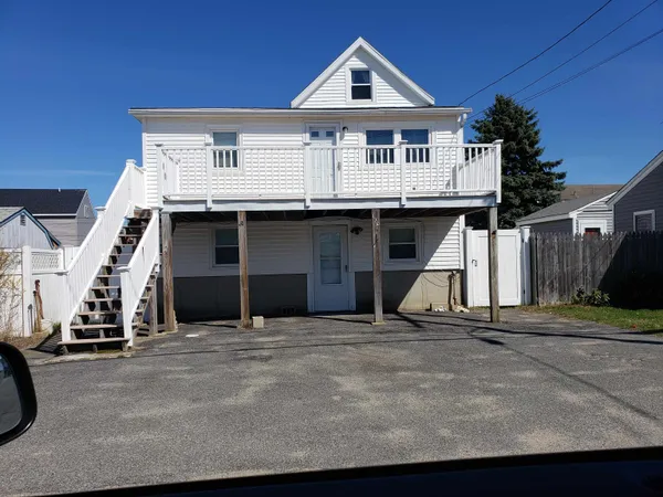 $1,400 | 103 Cable Avenue, Unit DOWNSTAIRS, Salisbury, MA 01952