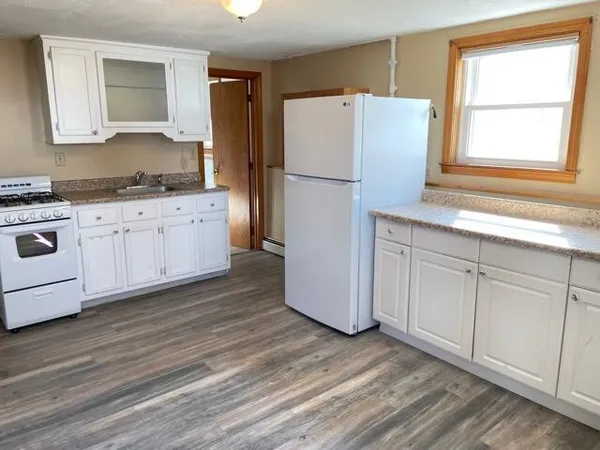 $1,400 | 103 Cable Avenue, Unit DOWNSTAIRS, Salisbury, MA 01952