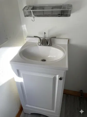 $1,400 | 103 Cable Avenue, Unit DOWNSTAIRS, Salisbury, MA 01952