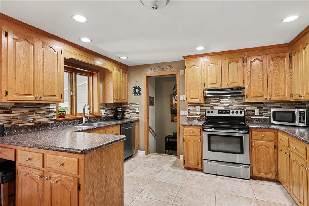 1004 Elmgrove Road Gates, NY 14624 - Photo 9 of 50