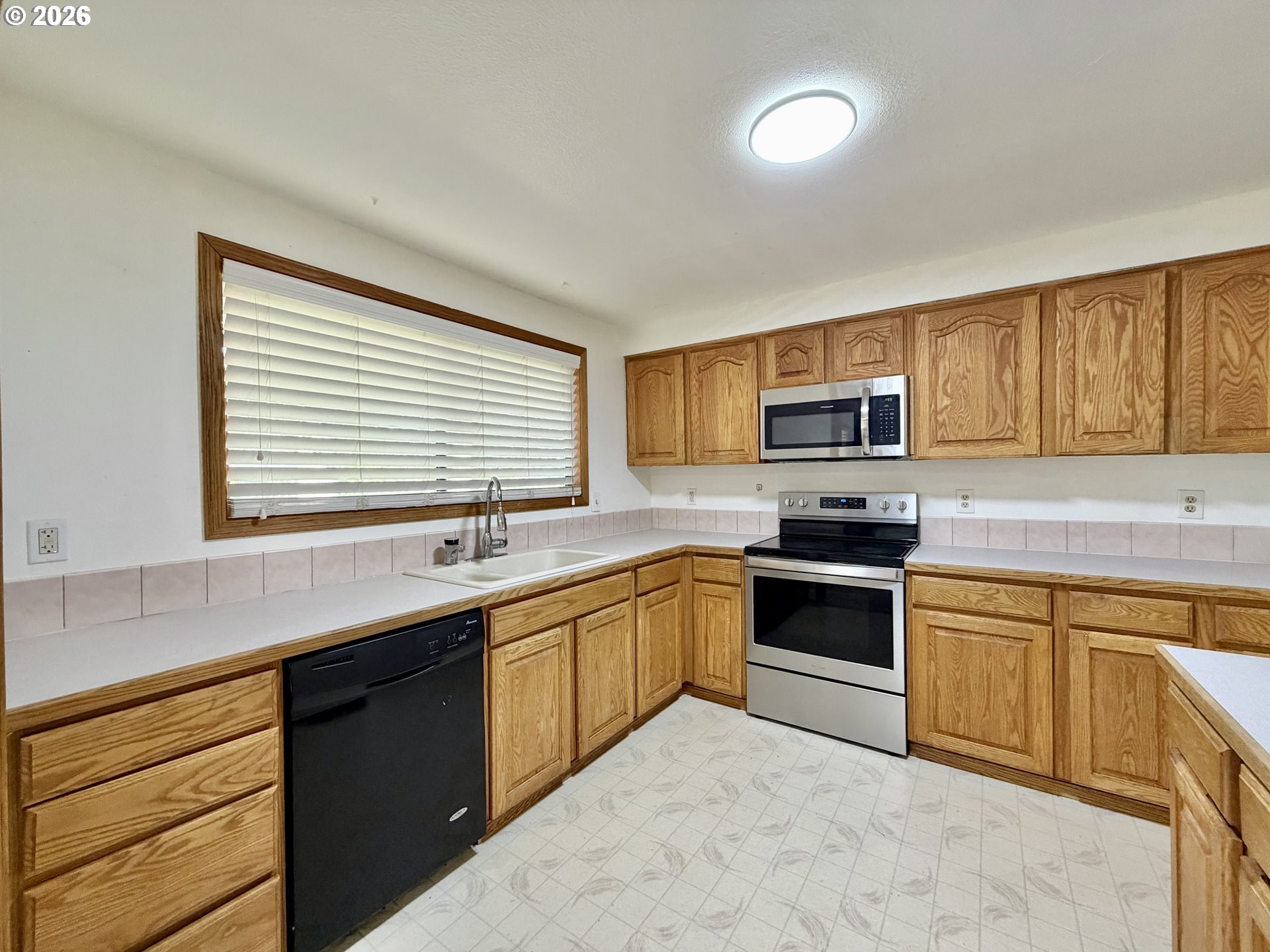 2715 Southwest 31st Street Gresham, OR 97080 - Photo 12 of 36