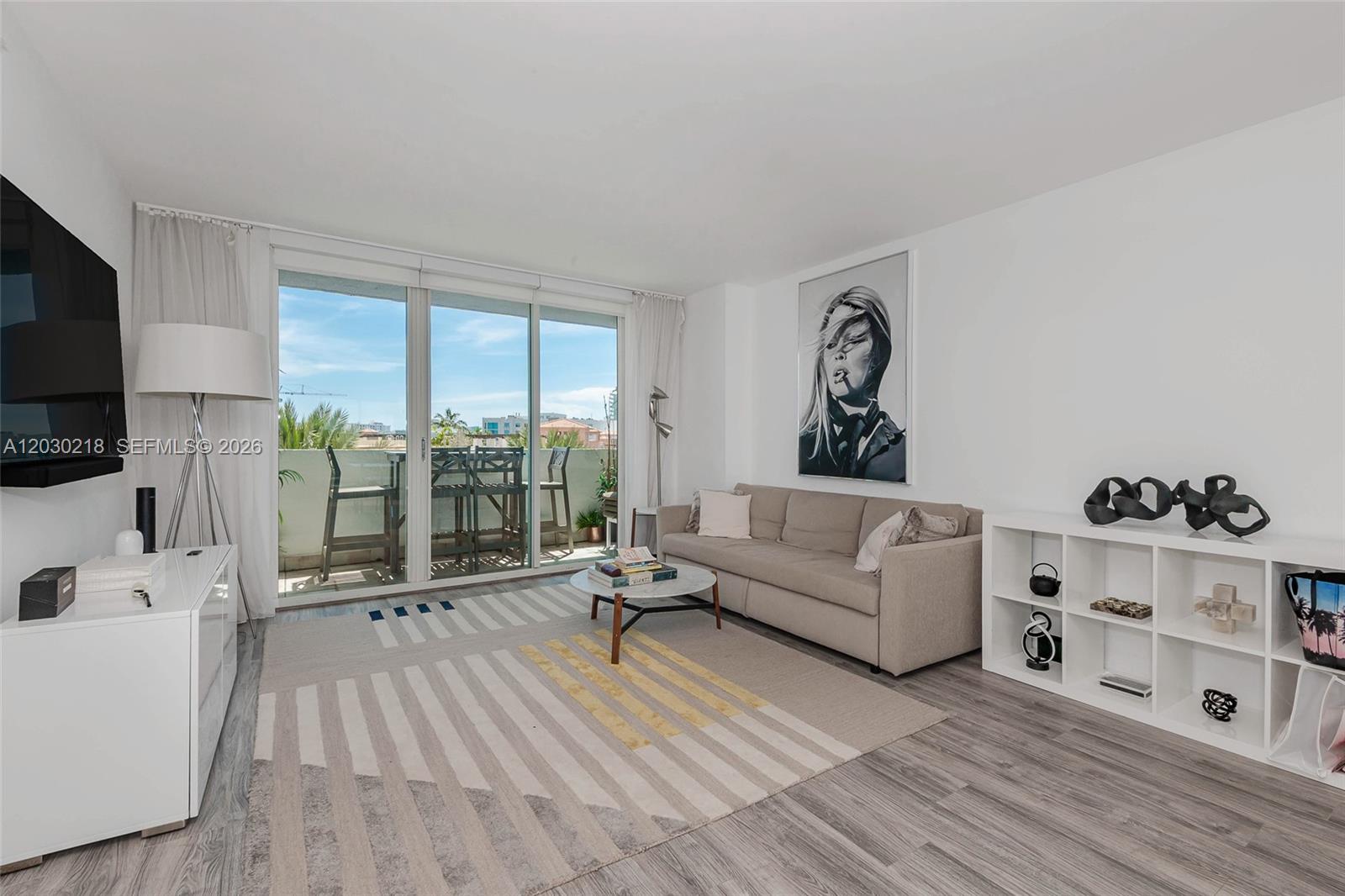 90 Alton Road, Unit 607 Miami Beach, FL 33139 - Photo 3 of 25