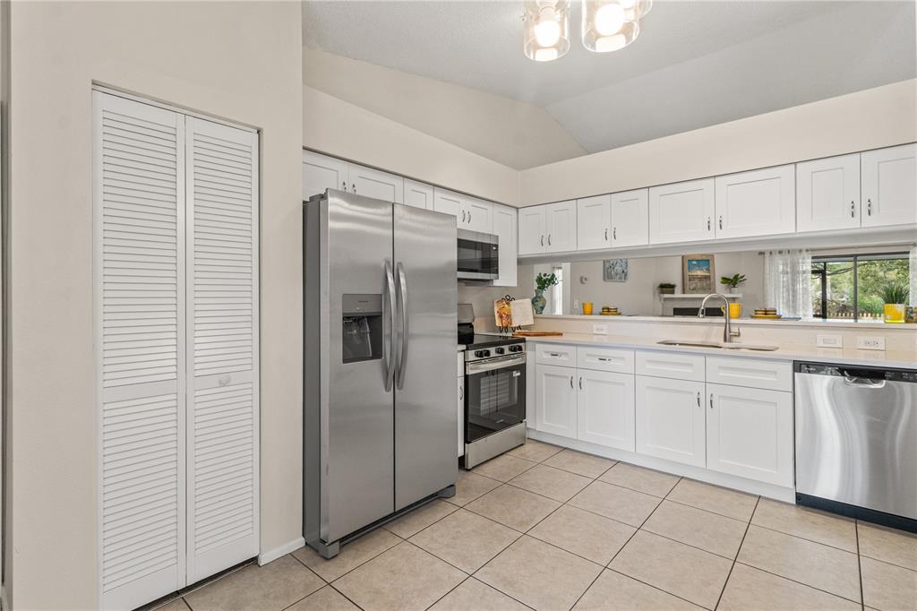 1637 Elk Spring Drive Brandon, FL 33511 - Photo 15 of 43