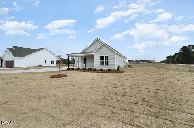 424 Davis Mill Road Selma, NC 27576 - Photo 2 of 10 genMid.2434513_1_5