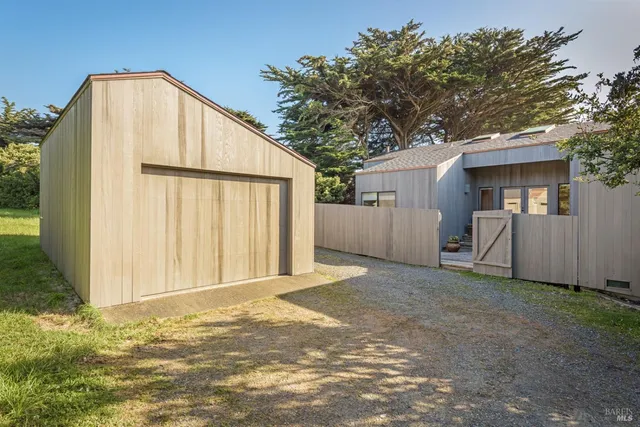 $1,995,000 | 167 Dune Drift Close, The Sea Ranch, CA 95497