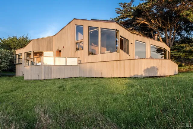 $1,995,000 | 167 Dune Drift Close, The Sea Ranch, CA 95497