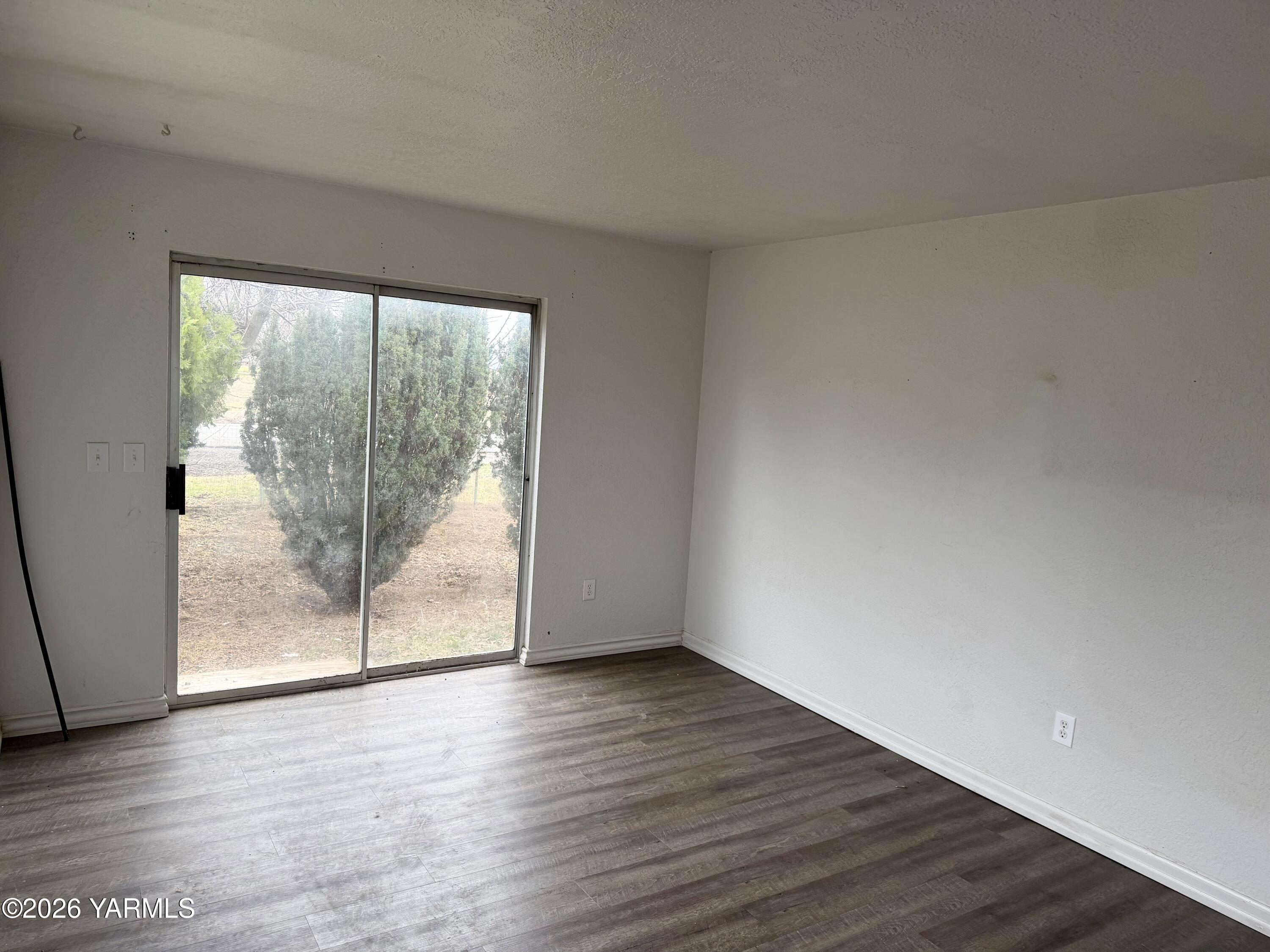 3204 Ahtanum Road Yakima, WA 98903 - Photo 4 of 15 IMG_1544