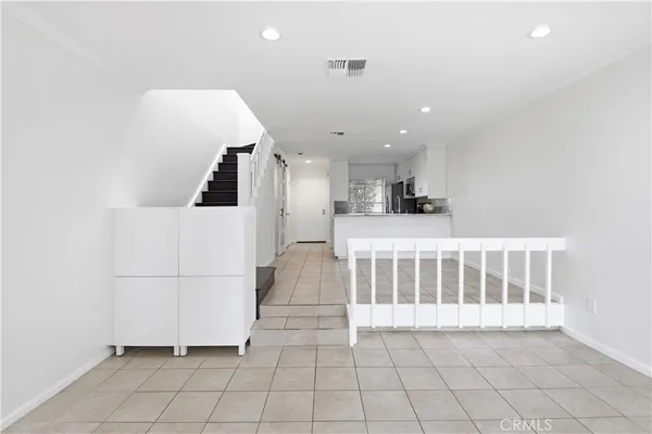 $3,350 | 252 Pineview, Irvine, CA 92620