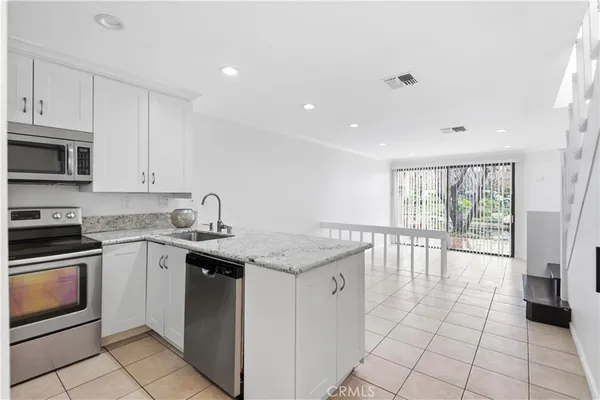 $3,350 | 252 Pineview, Irvine, CA 92620