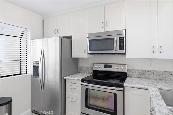 $3,350 | 252 Pineview, Irvine, CA 92620