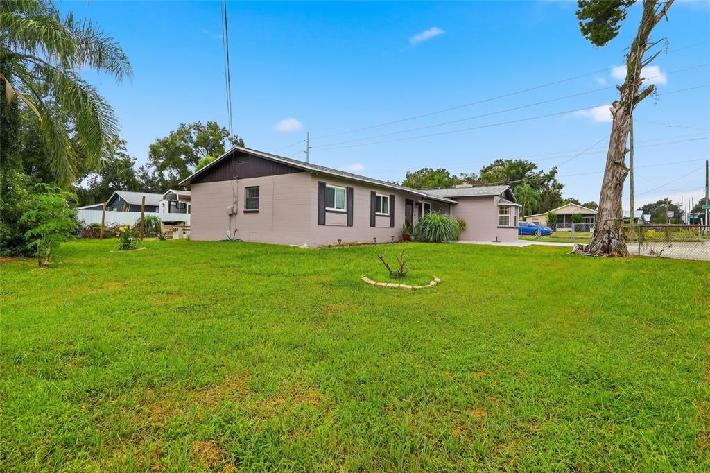 201 East Wheeler Road Seffner, FL 33584 - Photo 5 of 39 Gallery Image 5