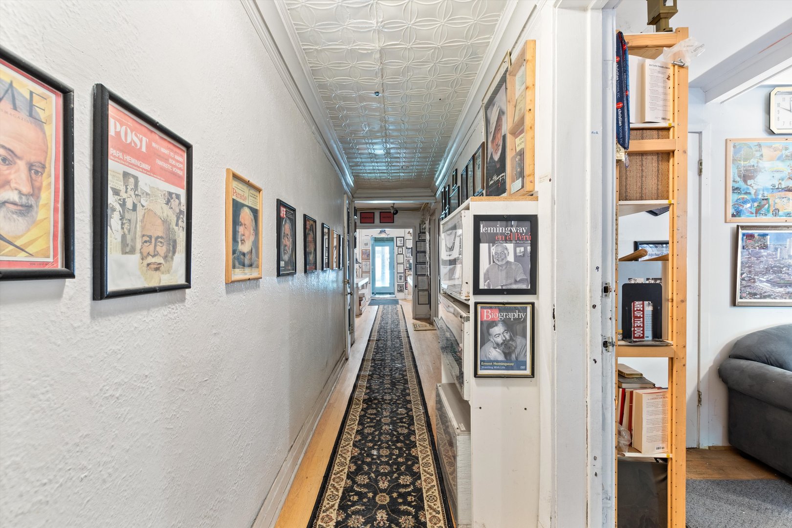 1239 North Dearborn Street Chicago, IL 60610 - Photo 16 of 30 a view of entryway with a rug