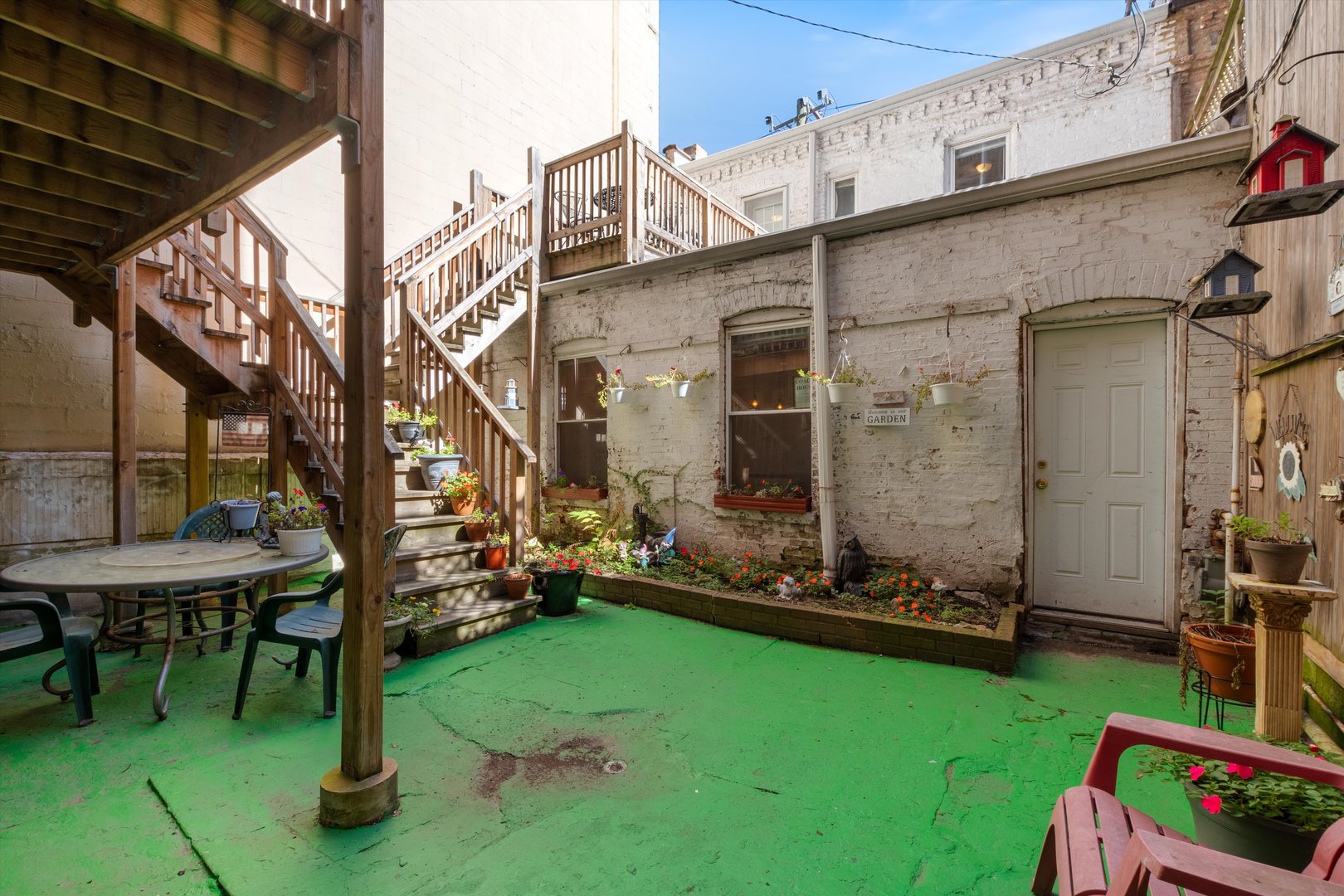1239 North Dearborn Street Chicago, IL 60610 - Photo 18 of 30 a view of a chair and table in backyard of the house
