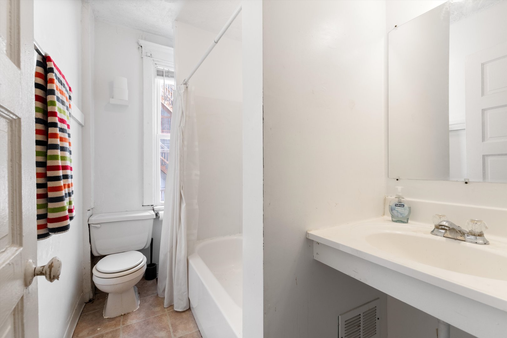 1239 North Dearborn Street Chicago, IL 60610 - Photo 20 of 30 a bathroom with a sink toilet and shower