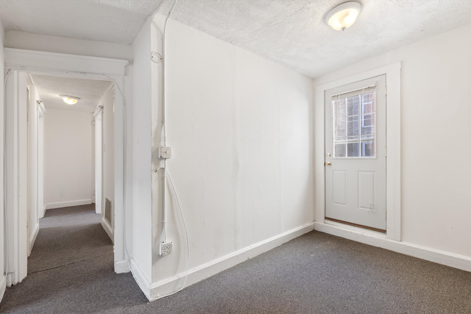 1239 North Dearborn Street Chicago, IL 60610 - Photo 21 of 30 an empty room with windows