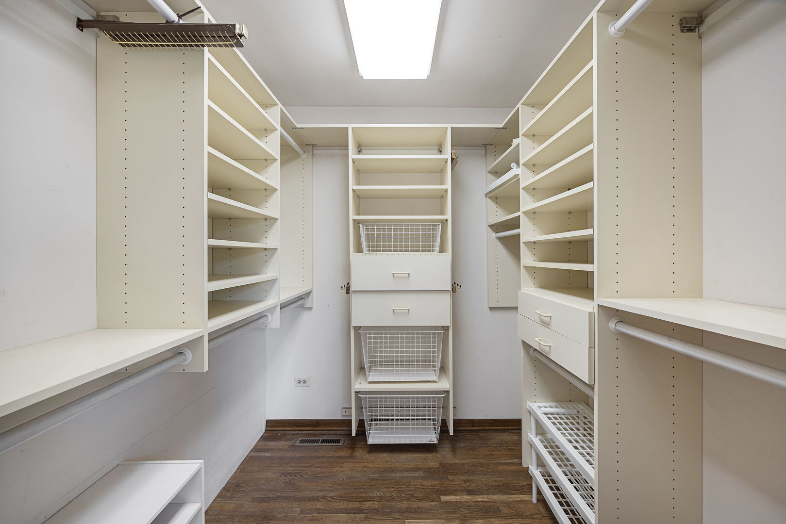 6723 Kingswood Road Willowbrook, IL 60527 - Photo 26 of 51 a view of walk in closet with empty racks