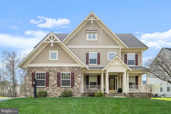 a view of a house with a outdoor space