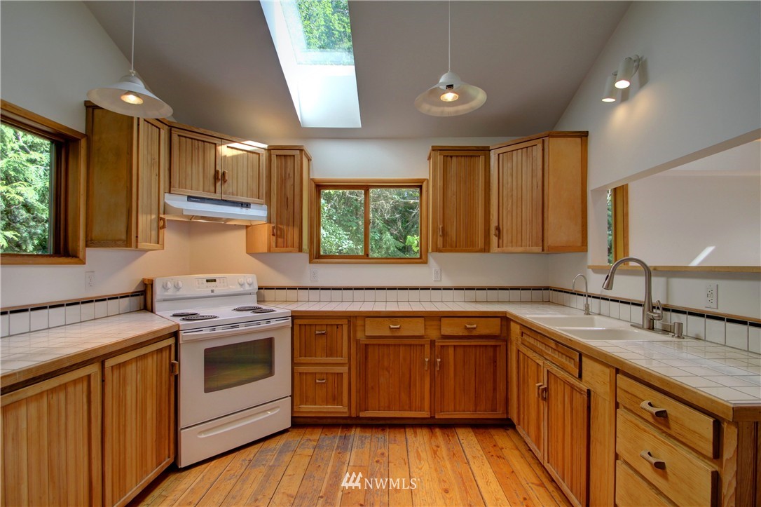 5240 West Shore Road Anacortes, WA 98221 - Photo 8 of 25 Gallery Image 8