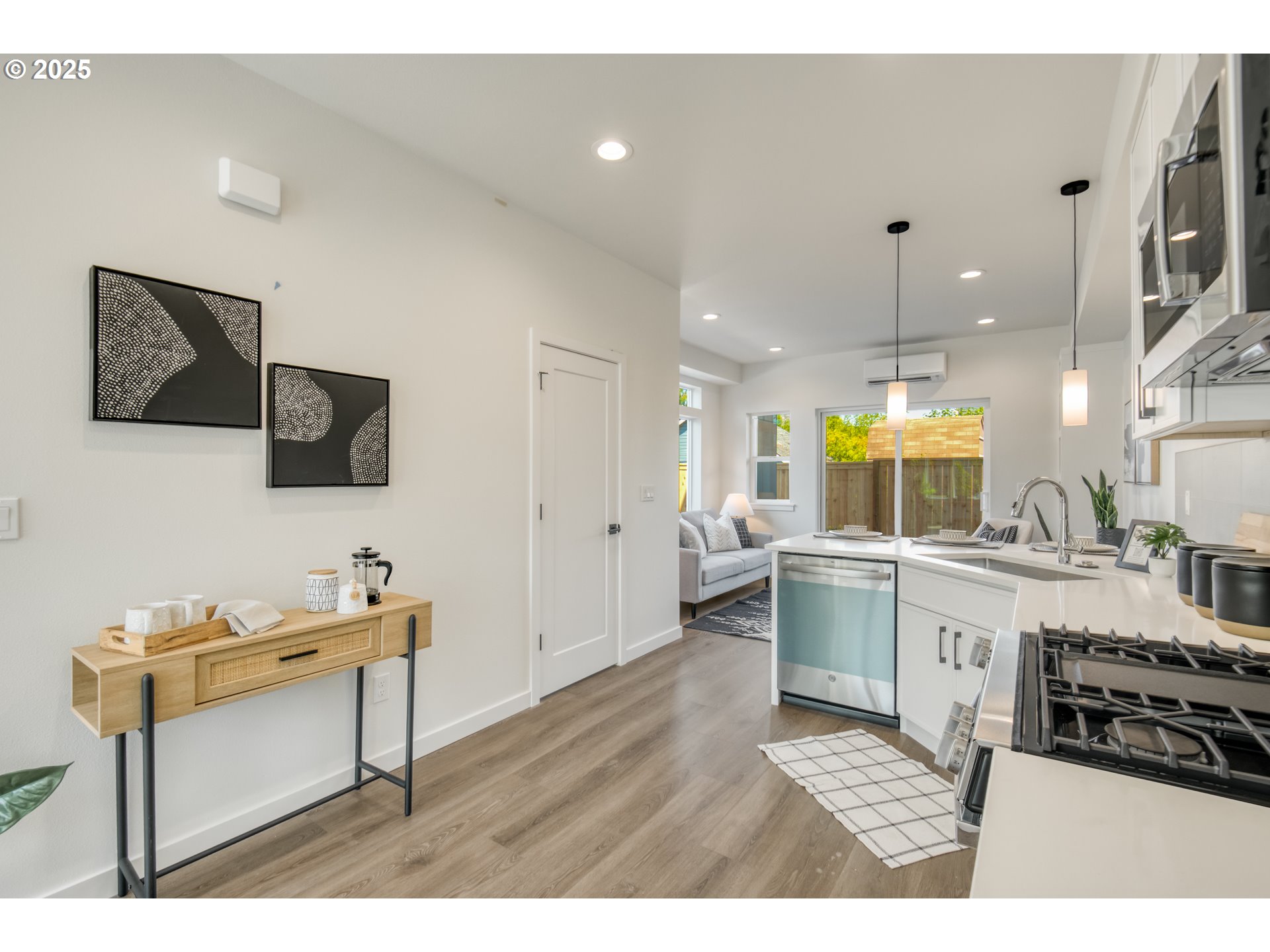 6810 Northeast 6th Avenue Portland, OR 97211 - Photo 4 of 23