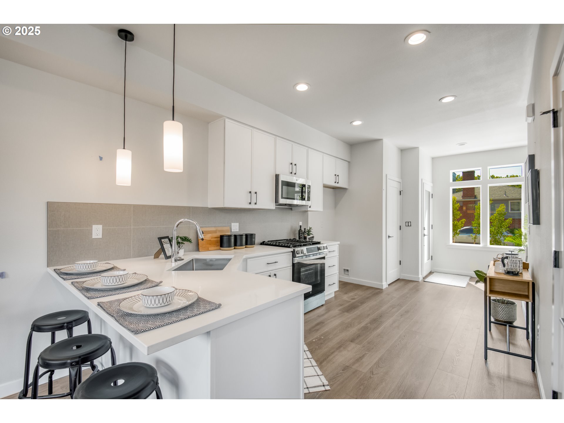 6810 Northeast 6th Avenue Portland, OR 97211 - Photo 5 of 23