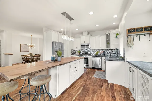 $899,000 | 104 Grand View Lane, Bellingham, WA 98229