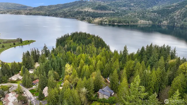 $899,000 | 104 Grand View Lane, Bellingham, WA 98229