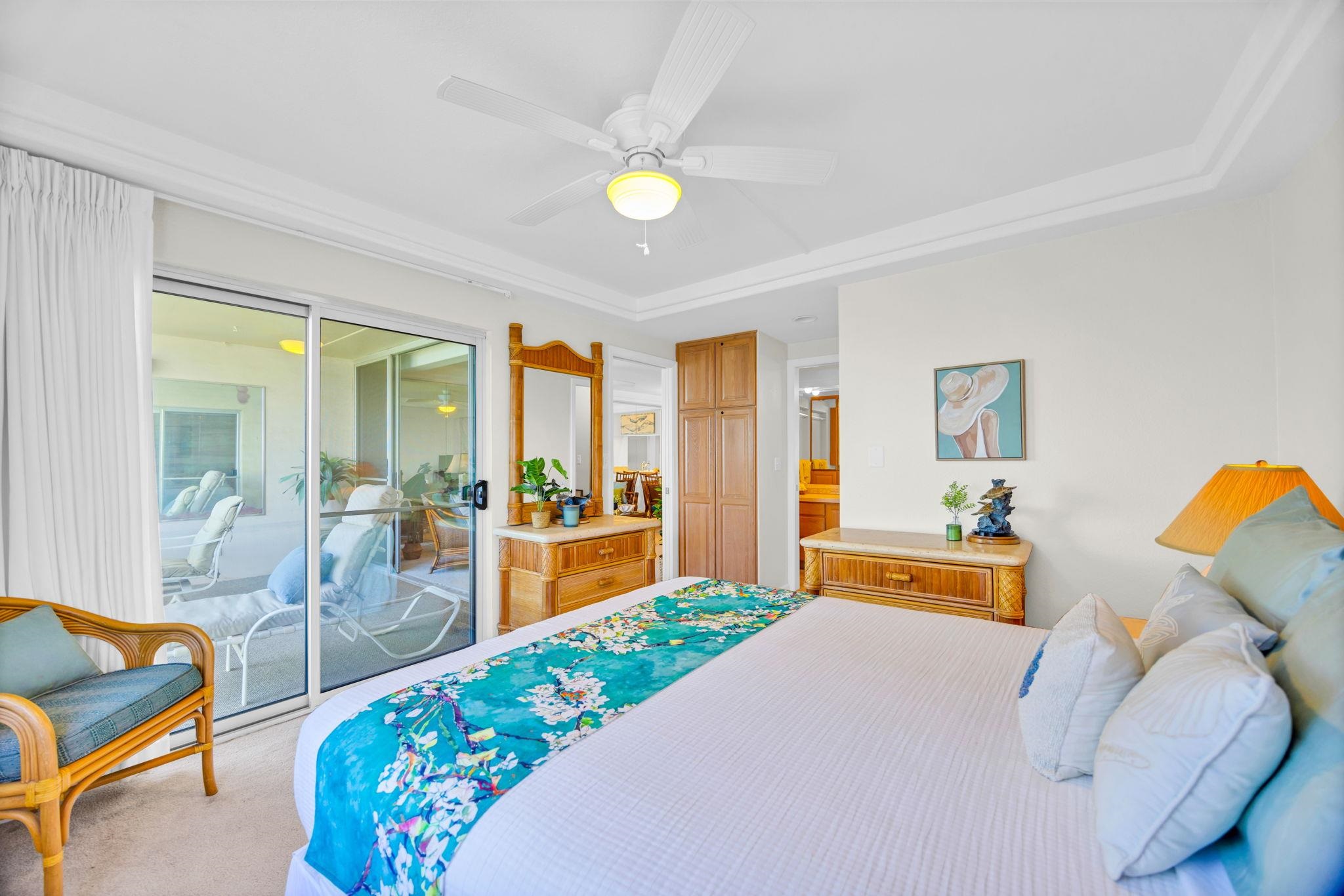 2430 South Kihei Road, Unit 515 Kihei, HI 96753 - Photo 28 of 50 a living room with furniture and a table