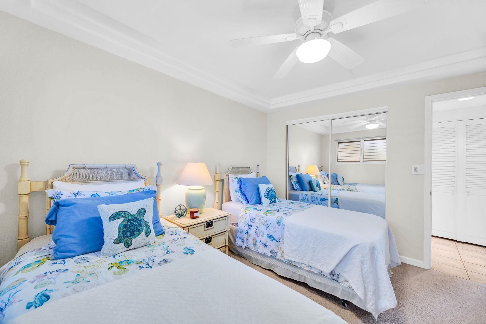 2430 South Kihei Road, Unit 515 Kihei, HI 96753 - Photo 33 of 50 a bedroom with a bed and a chandelier