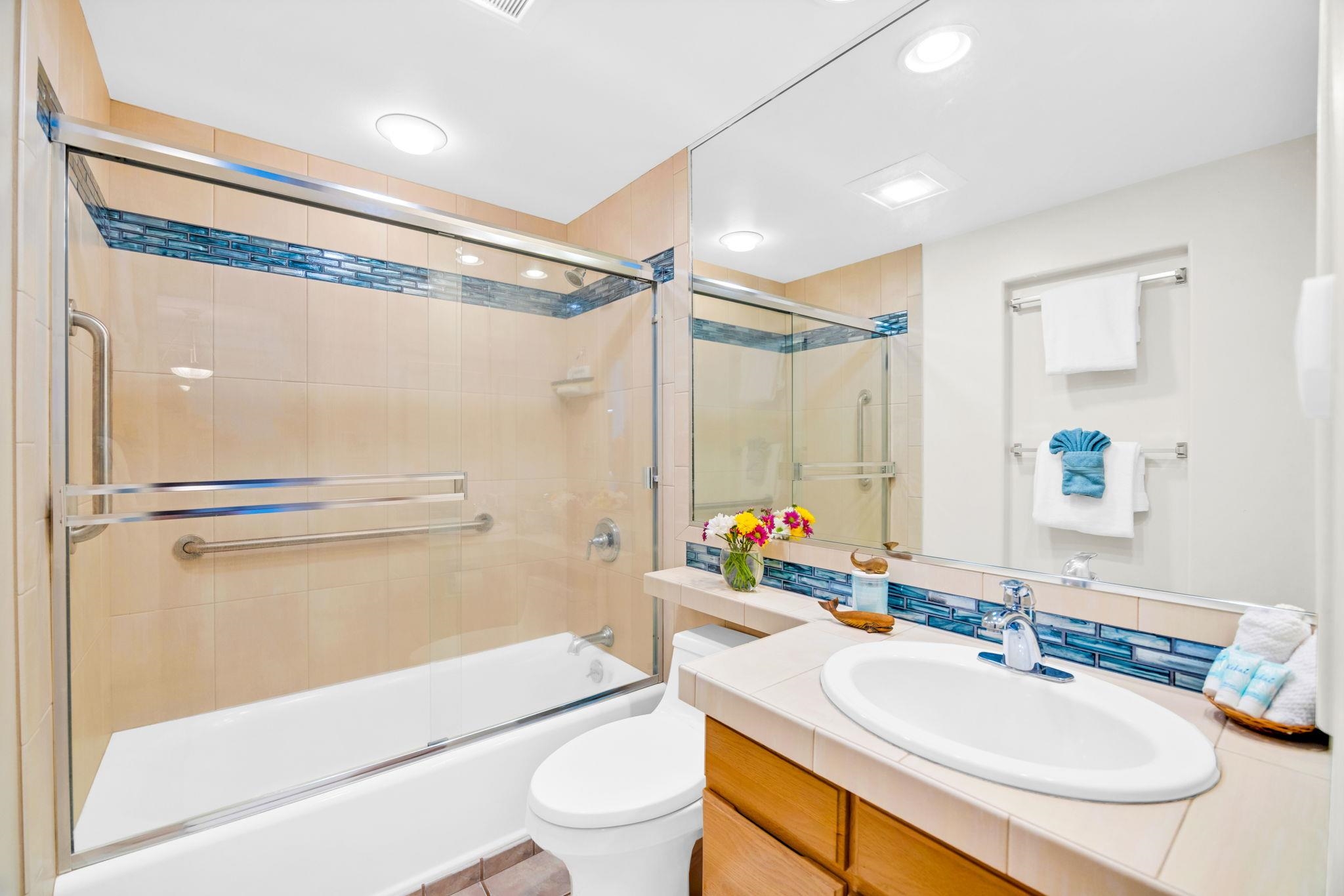 2430 South Kihei Road, Unit 515 Kihei, HI 96753 - Photo 34 of 50 a bathroom with a sink and a mirror