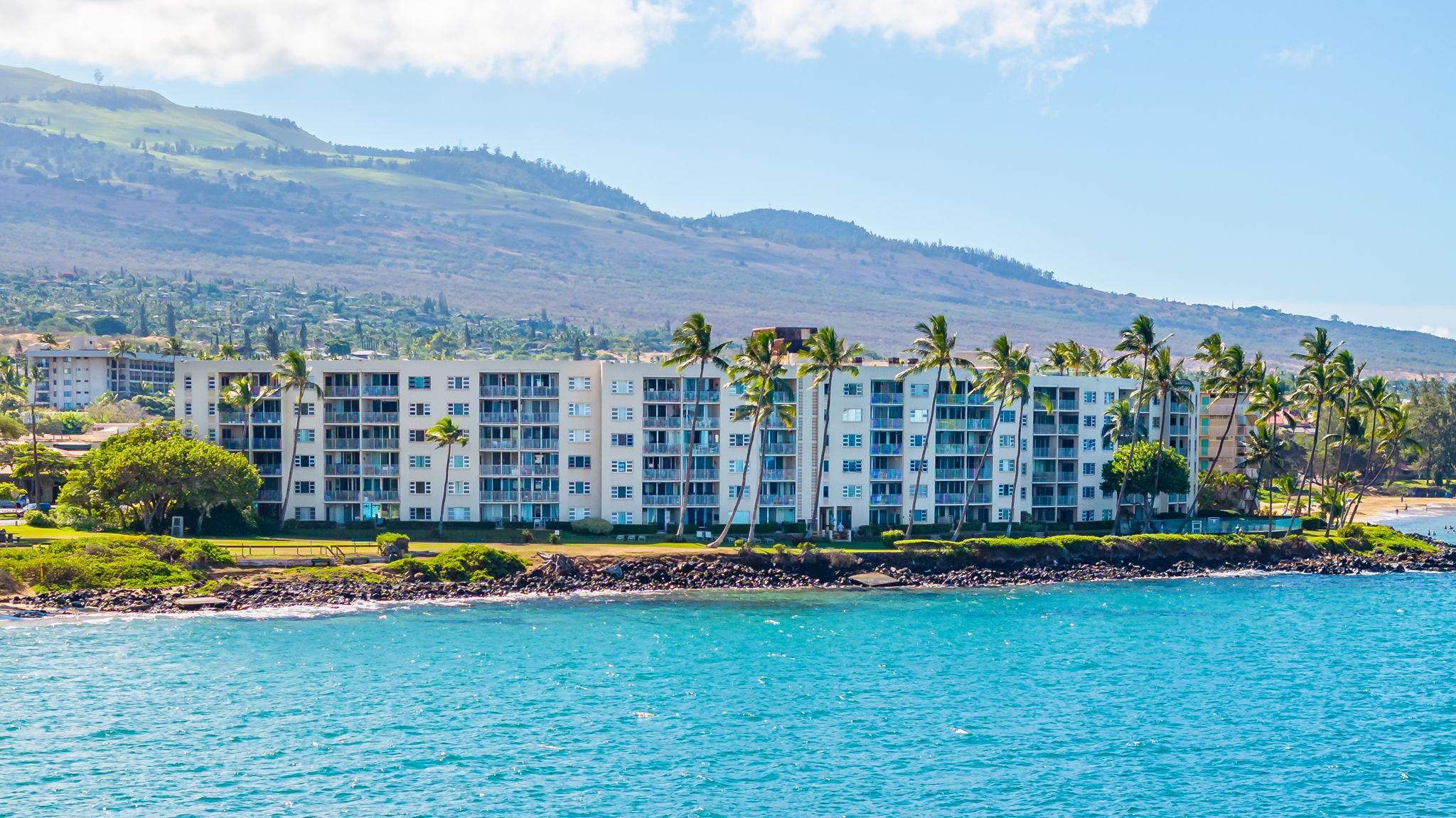 2430 South Kihei Road, Unit 515 Kihei, HI 96753 - Photo 41 of 50 a front view of a house with a yard and outdoor seating