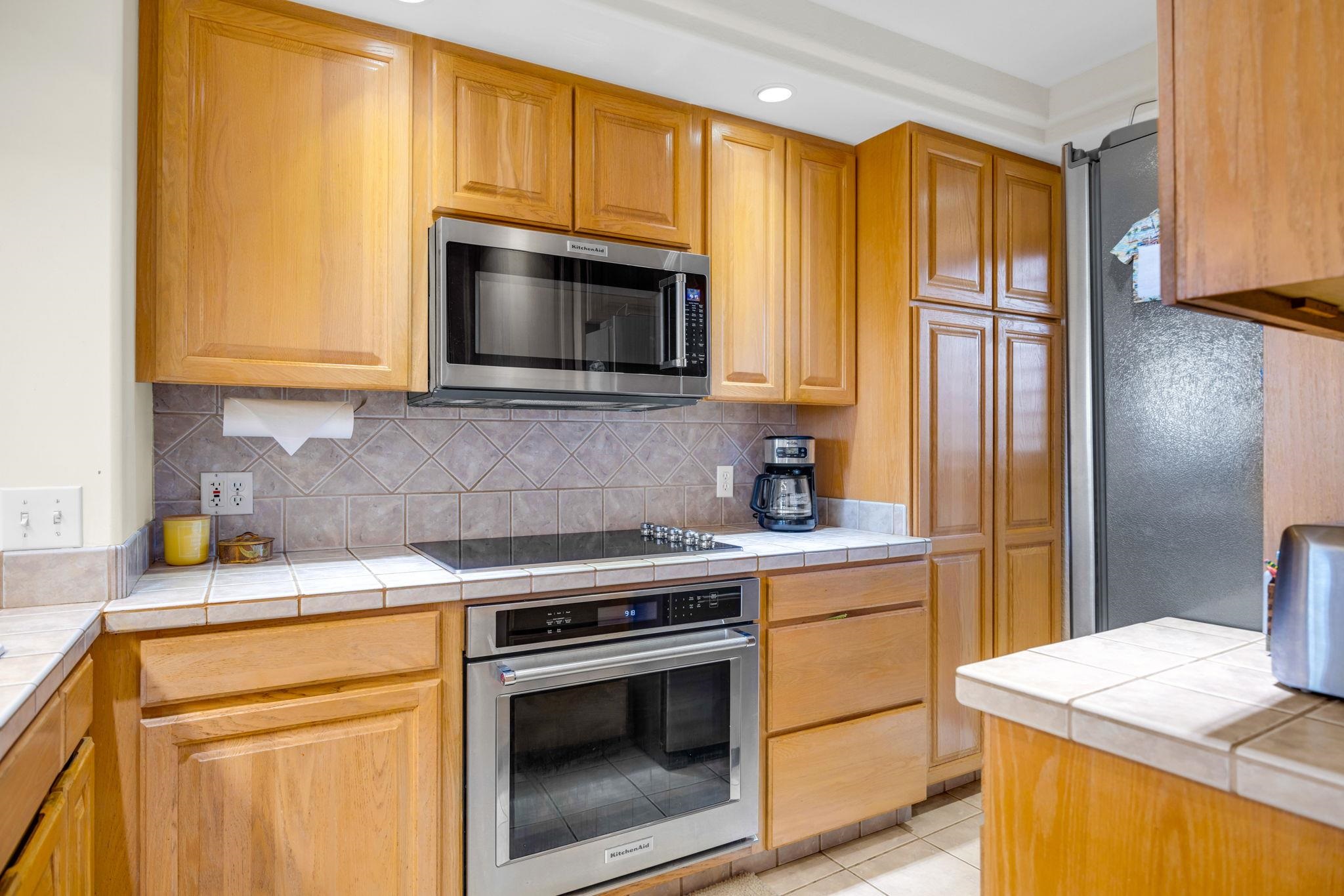 2430 South Kihei Road, Unit 515 Kihei, HI 96753 - Photo 6 of 50 a kitchen with a stove microwave and refrigerator