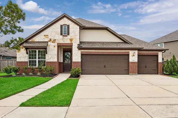 $395,000 | 2311 Barrington Field Lane, Pearland, TX 77089