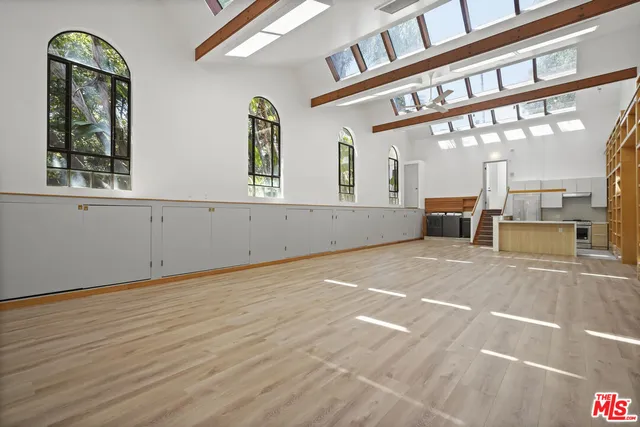 a close up of a washer and dryer