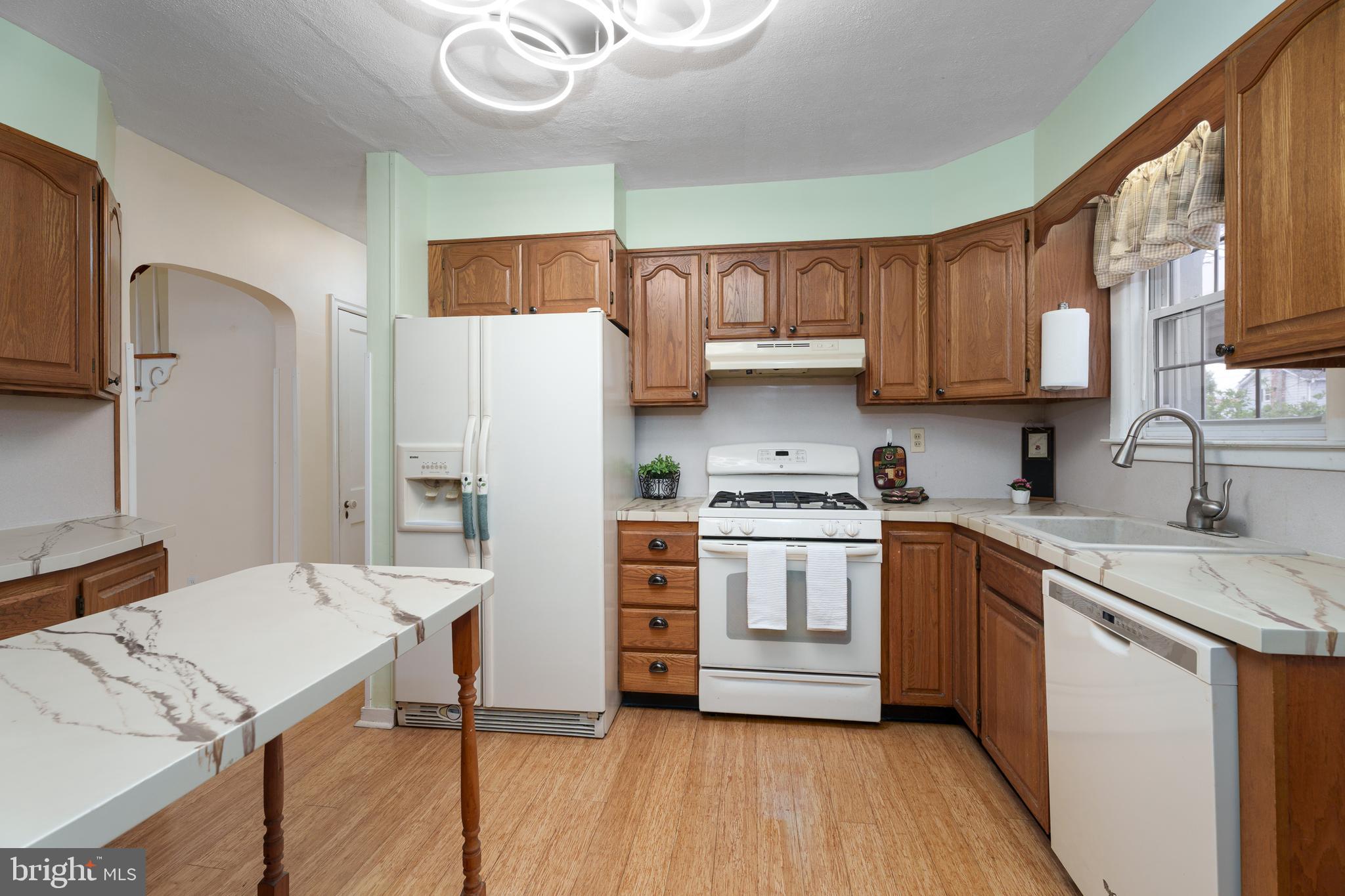 953 Klockner Road Hamilton, NJ 08619 - Photo 17 of 43 Gas cooking and modern light fixtures