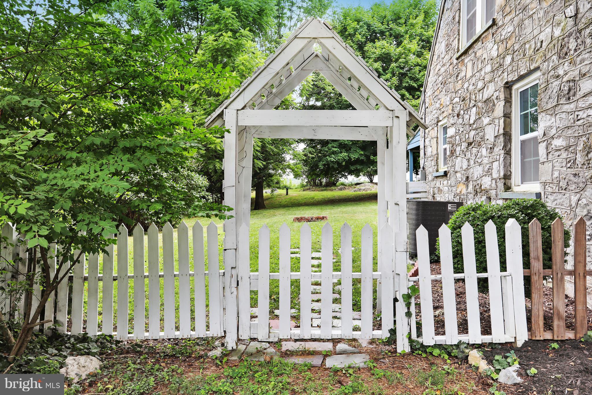 1938 Day Road Hagerstown, MD 21740 - Photo 25 of 30 Adorable garden gate and picket fence!