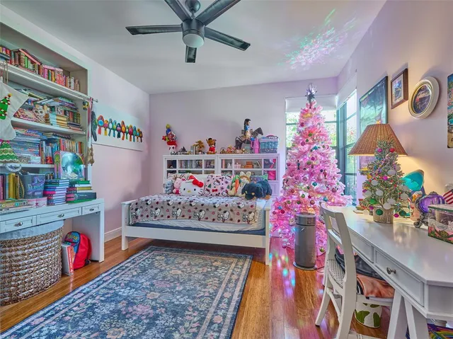 a view of entryway with furniture