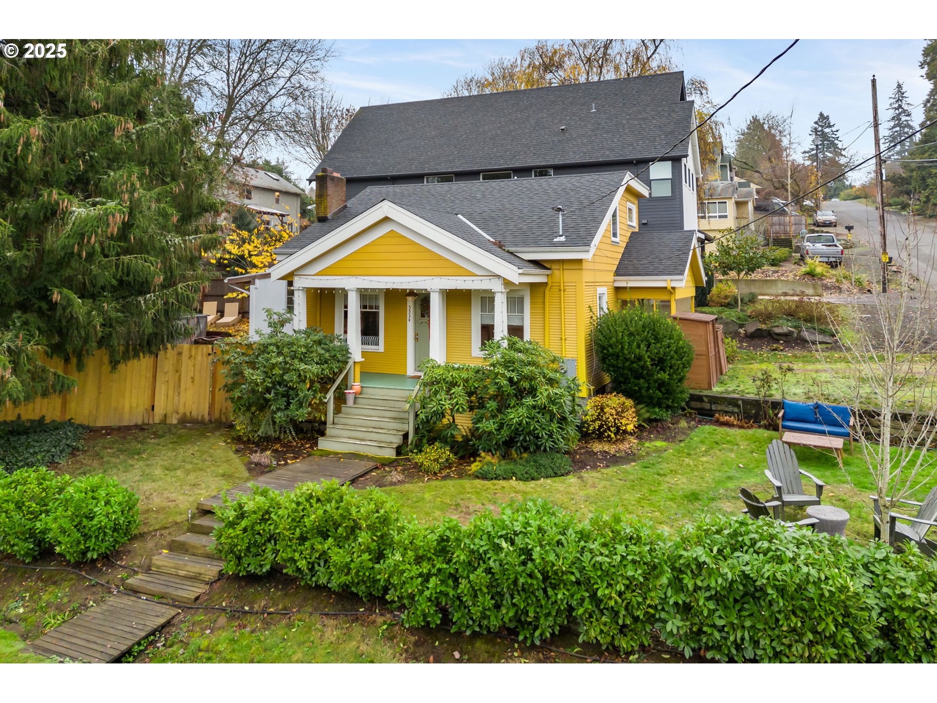 5334 Southwest Florida Street Portland, OR 97219 - Photo 3 of 41 Gallery Image 3