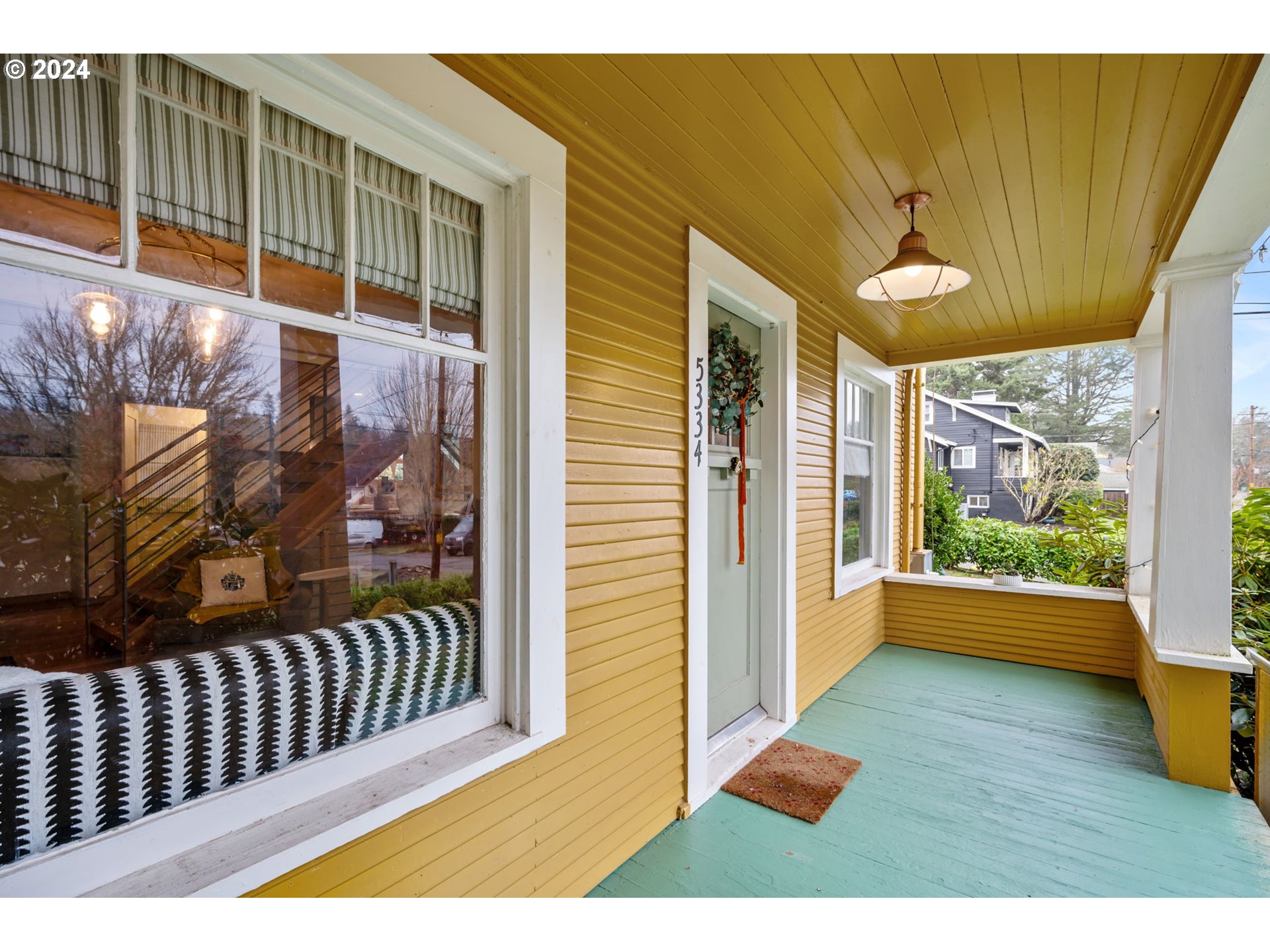 5334 Southwest Florida Street Portland, OR 97219 - Photo 4 of 41 Gallery Image 4