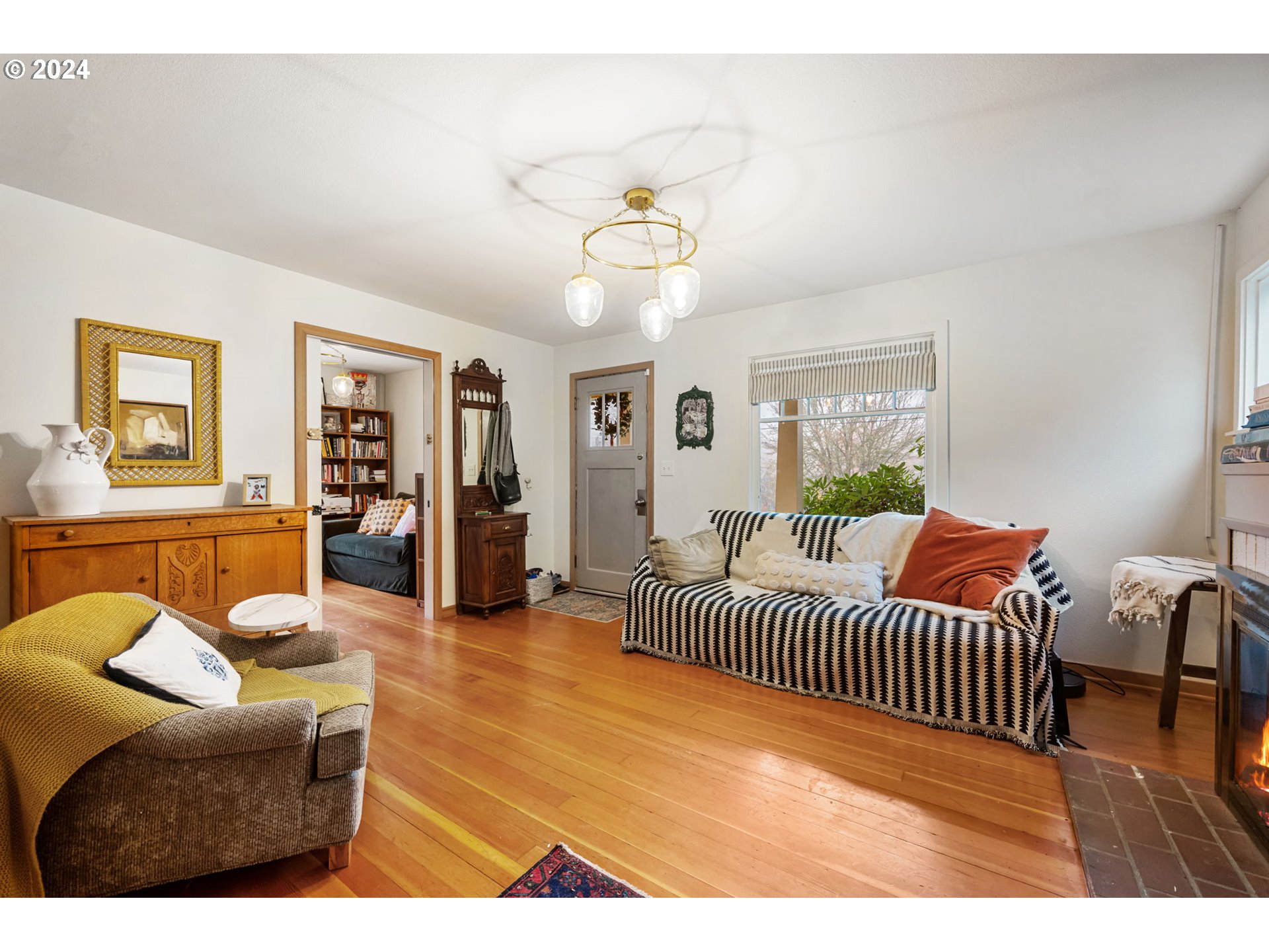 5334 Southwest Florida Street Portland, OR 97219 - Photo 7 of 41 Gallery Image 7