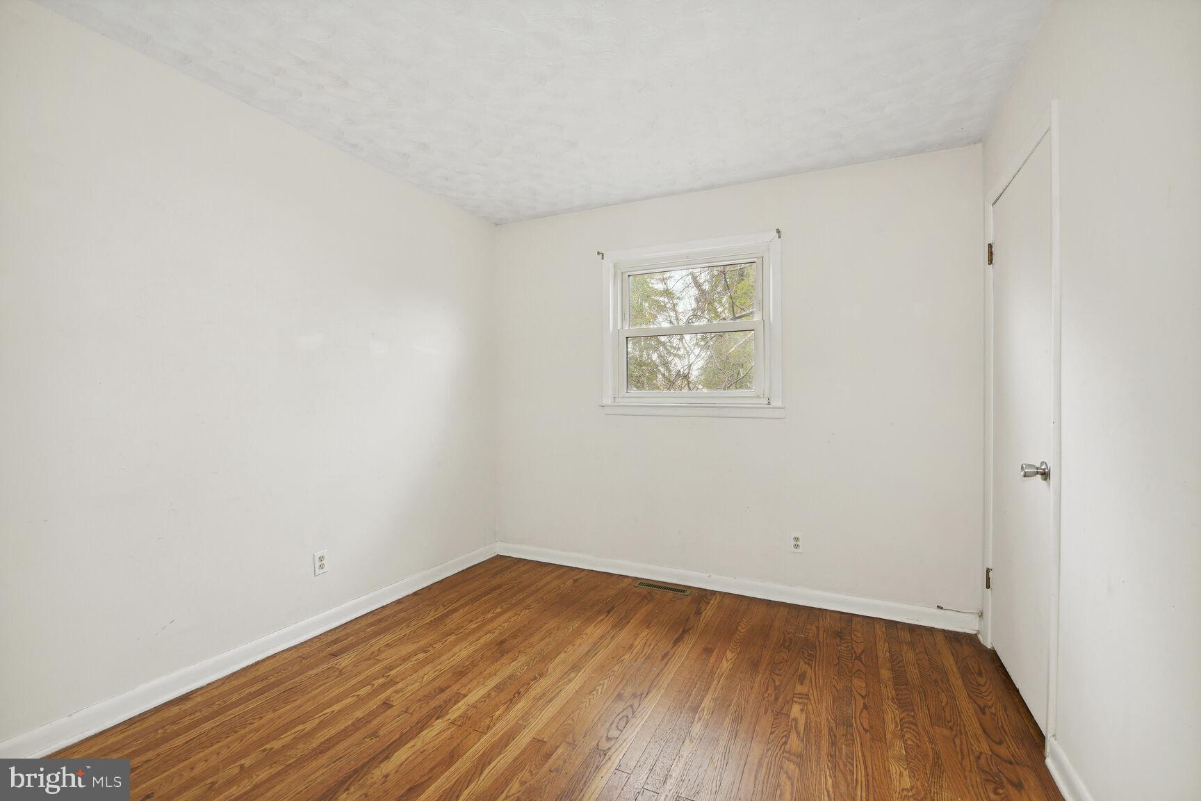 709 5th Street Delran, NJ 08075 - Photo 18 of 25 2nd bedroom