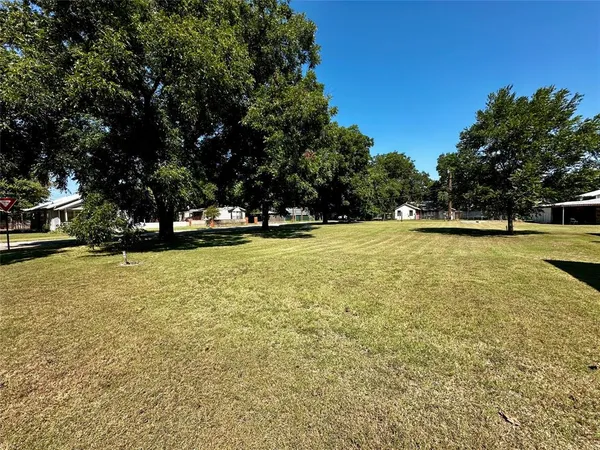 $133,000 | 506 West Reiman Street, Seymour, TX 76380