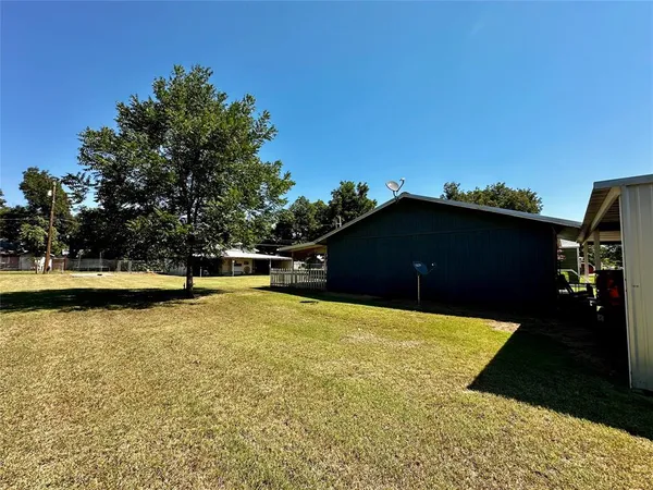 $133,000 | 506 West Reiman Street, Seymour, TX 76380