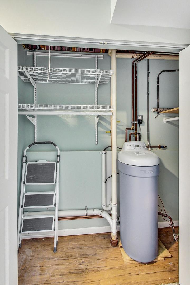 837 Foster Avenue Bartlett, IL 60103 - Photo 29 of 46 a utility room with a washer and dryer
