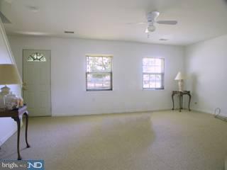 38 Ice Pond Road Levittown, PA 19057 - Photo 2 of 6 Gallery Image 2