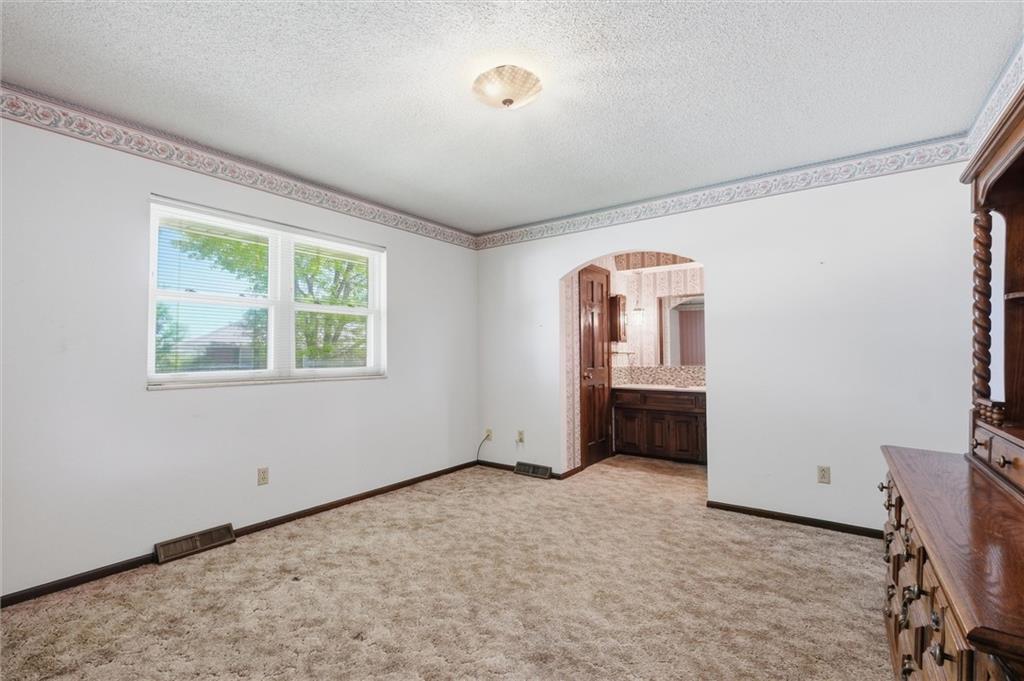 3300 South Phelps Road Independence, MO 64055 - Photo 14 of 31