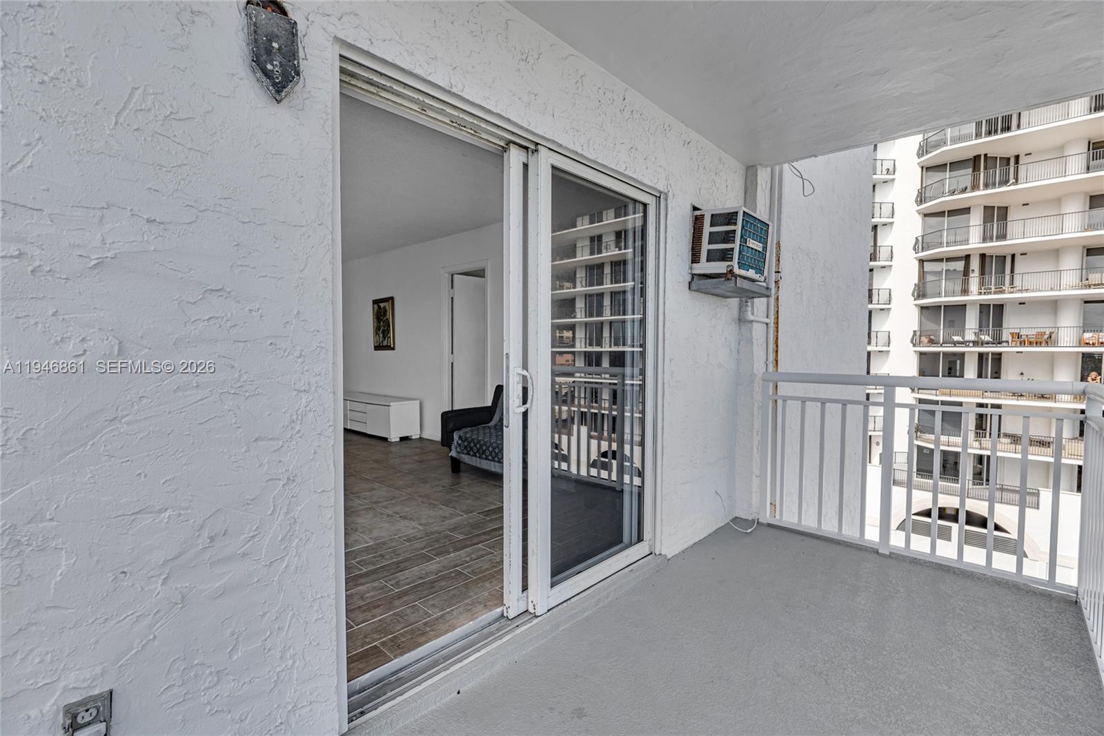 200 South Birch Road, Unit 1015 Fort Lauderdale, FL 33316 - Photo 14 of 36 front view of an empty room