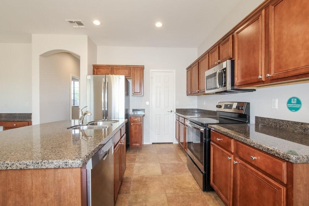 14079 West Bloomfield Road Surprise, AZ 85379 - Photo 5 of 16 Photo #5