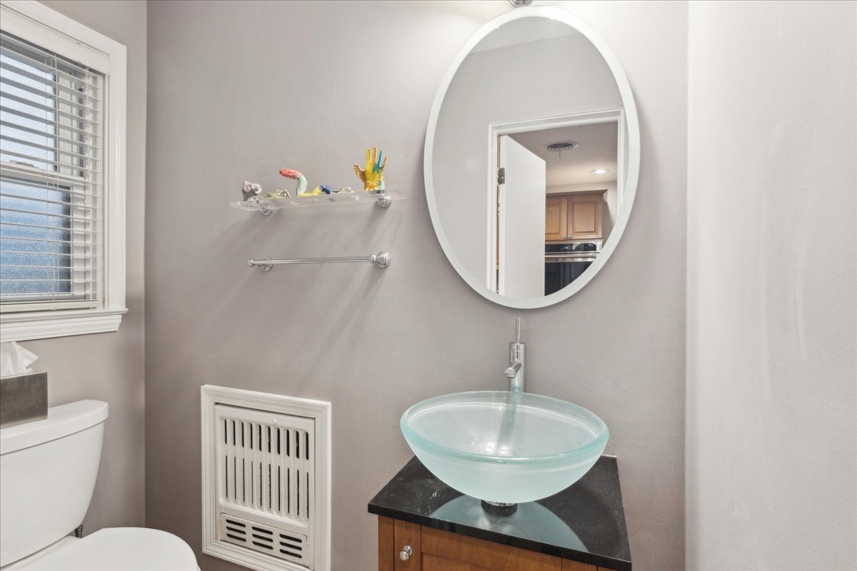 918 Oxford Road Deerfield, IL 60015 - Photo 11 of 26 a bathroom with a toilet a sink and mirror